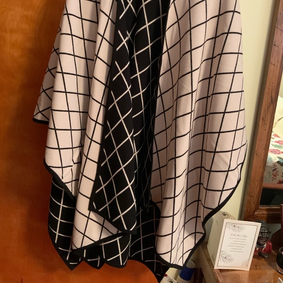 Reversible Shawl/Jacket - Picture 6 of 6